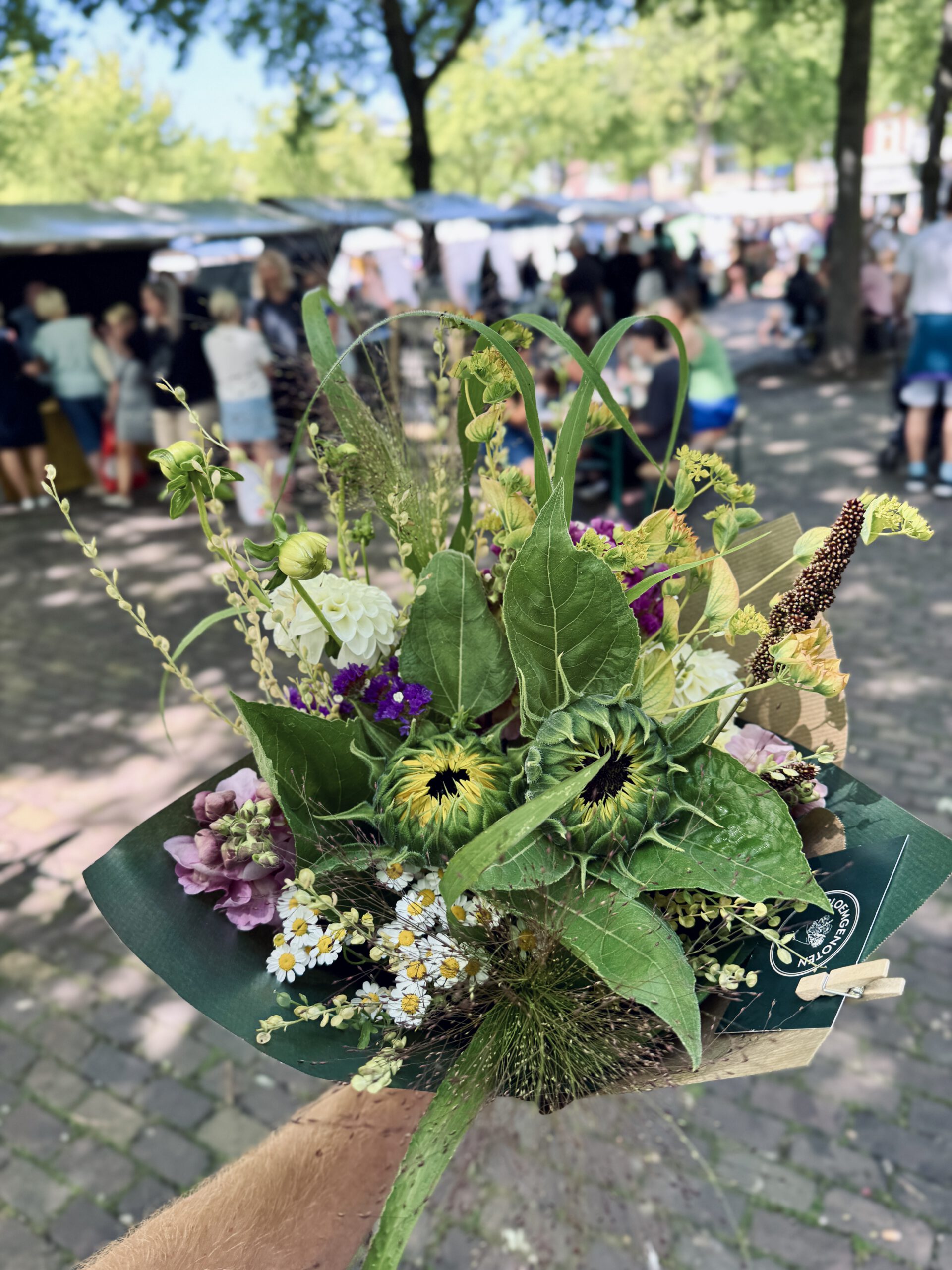 Boeket met pastelgekleurde bloemen voor een zachte en elegante uitstraling.